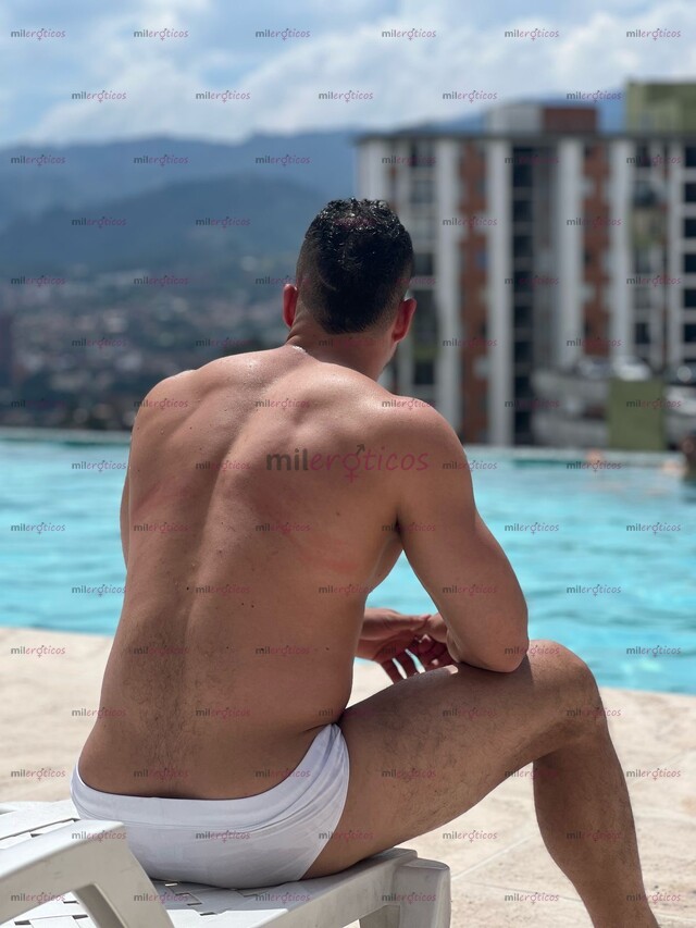 FOTOS DE MAX JOVEN DEPORTISTA ATLÉTICO VERSÁTIL COMPLACIENTE