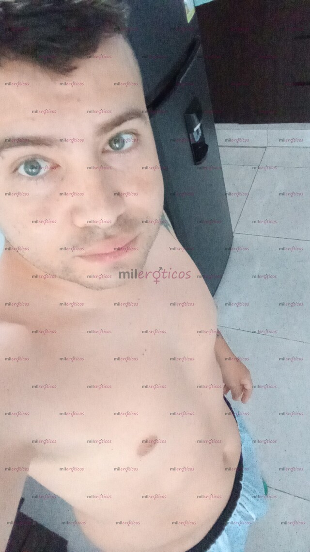 FOTOS DE COMPLACIENTE TOTAL SERIO Y ASEADO ME GUSTA LOS TRÍOS SI SE TRATA