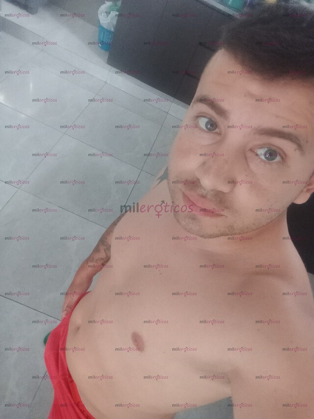 FOTOS DE COMPLACIENTE TOTAL SERIO Y ASEADO ME GUSTA LOS TRÍOS SI SE TRATA