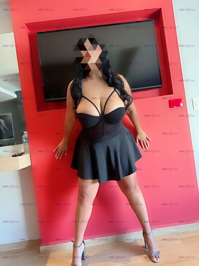 FOTOS DE TE GUSTA LO EXUBERANTE BUBIS NATURALES GRANDRES Y CULO NATURAL!!