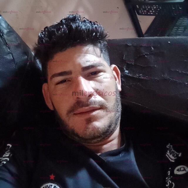 FOTOS DE CHICO CUBANO ACTIVO BIEN DOTADO Y CALIENTE DISPONIBLE PARA TI