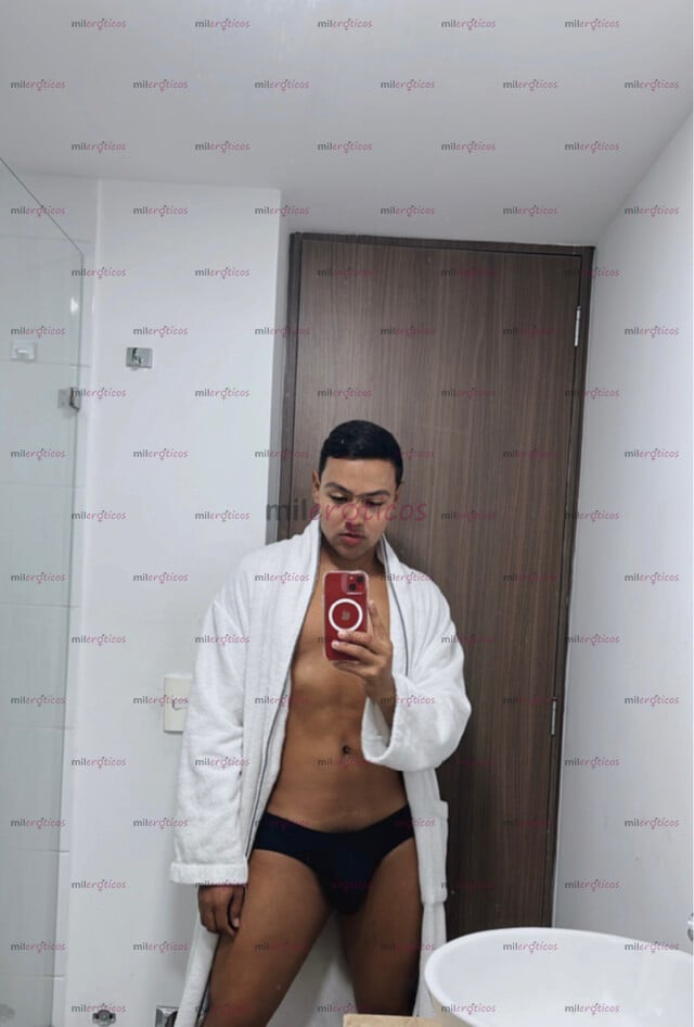 FOTOS DE SOY TOMÁS UN CHICO GUAPO DE 25 AÑOS DE EDAD, SERÉ TÚ ACOMPAÑANTE MÁS SEXY.