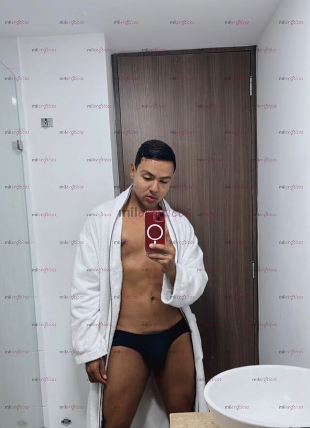 FOTOS DE SOY TOMÁS UN CHICO GUAPO DE 25 AÑOS DE EDAD, SERÉ TÚ ACOMPAÑANTE MÁS SEXY.