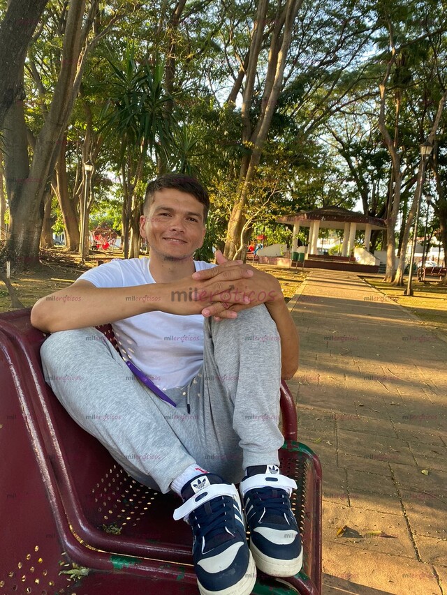 FOTOS DE COLOMBIANO ACTIVO TOP , SERIO DISCRETO . ANÍMATE