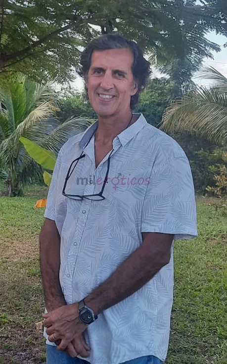 Ola sou adrian homem maduro de 58 anos 1 74 m 70 kg casado ela apoia minha atividade universitario formado em informatica gosto da natureza pratico es...