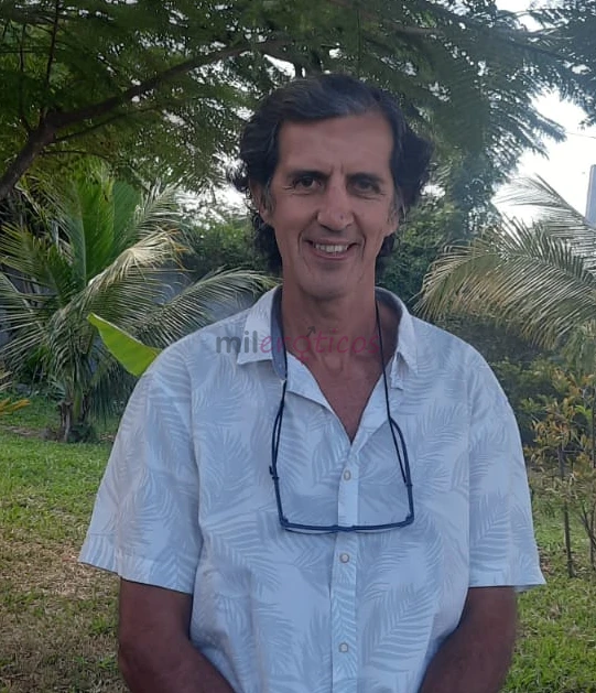 Ola sou adrian homem maduro de 58 anos 1 74 m 70 kg casado ela apoia minha atividade universitario formado em informatica gosto da natureza pratico es...