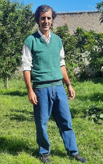 Ola sou adrian homem maduro de 58 anos 1 74 m 70 kg casado ela apoia minha atividade universitario formado em informatica gosto da natureza pratico es...