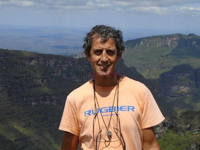 Ola sou adrian homem maduro de 58 anos 1 74 m 70 kg casado ela apoia minha atividade universitario formado em informatica gosto da natureza pratico es...
