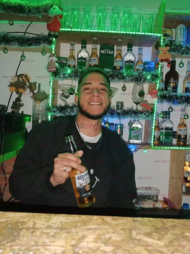 FOTOS DE POLLO COMPLACIENTE DISPUESTO A TODO .. BIEN ARRECHO PARA DARTE LO QUE DESEAS