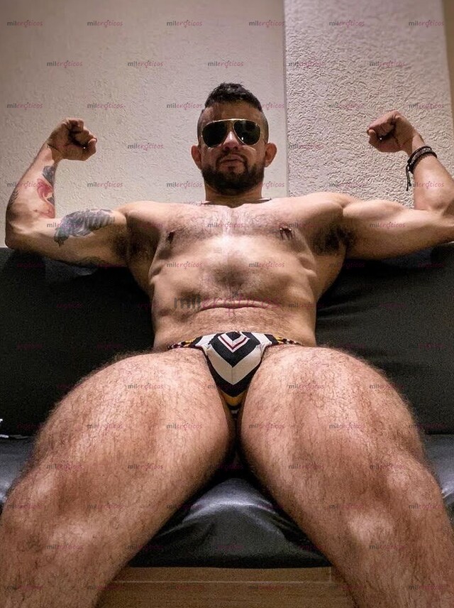 FOTOS DE SESION DE MASAJE RELAJANTE CON HOMBRE TERAPEUTA PROFESIONAL