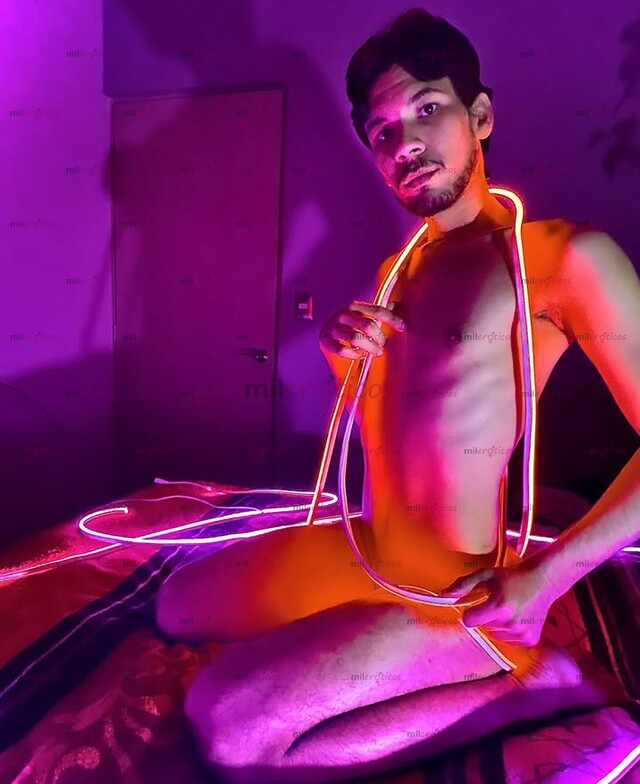FOTOS DE JOVEN MASAJISTA VENEZOLANO DISPUESTO A DESESTRESARTE