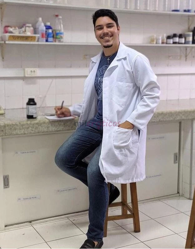 Ola sejam bem vindos ao meu perfil me chamo samuel tenho 24 anos 1 81 m de altura corpo padrao sou branco tenho cabelos pretos trabalho com massagens...
