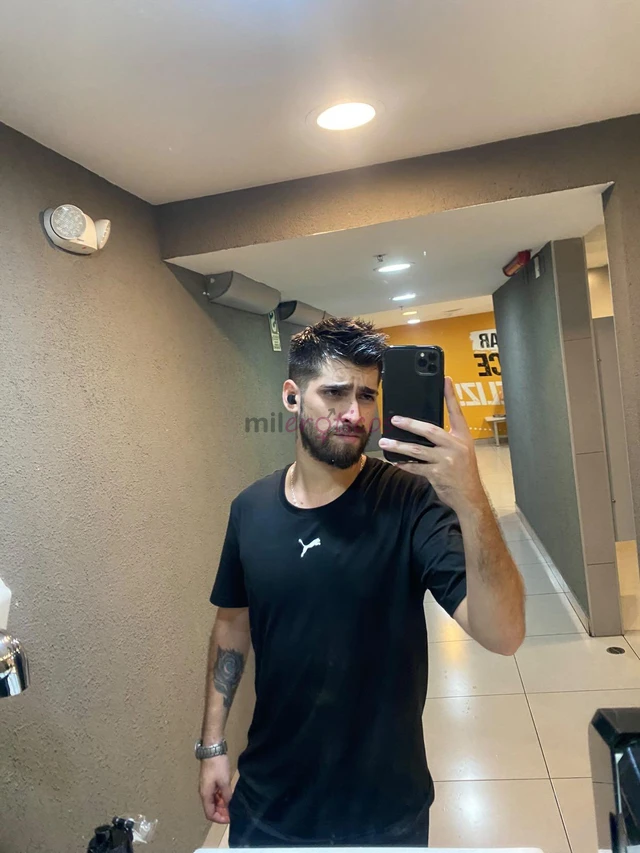 Chico varonil 25 anos chileno act con lugar 24 horasdiscreto simpatico morbos y fiestero cuanto con disponibilidad y buena ubicacion a pasos del metro...