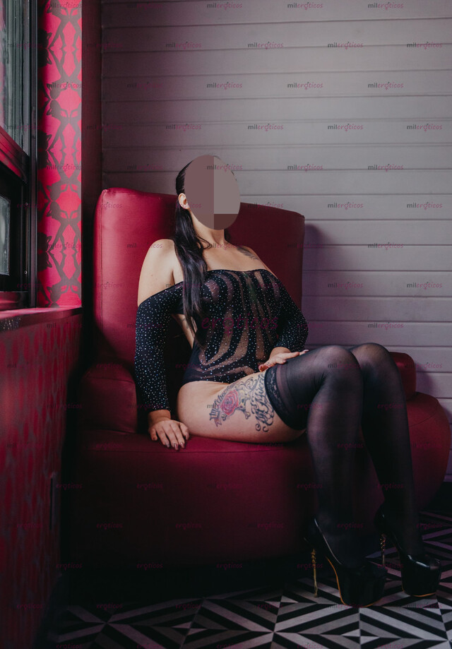 FOTOS DE JADE HERMOSA CURVY NALGONA PIEL BLANQUITA, TENGO LUGAR AMOR