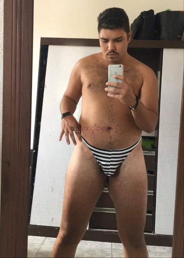 Ola sejam bem vindos ao meu perfil me chamo samuel tenho 24 anos 1 81 m de altura corpo padrao sou branco tenho cabelos pretos trabalho com massagens...