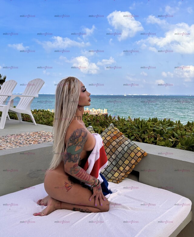 FOTOS DE MARCADA, BRONCEADA Y TATUADA ACTRIZ PORNO INTERNACIONAL E INFLUENCER.
