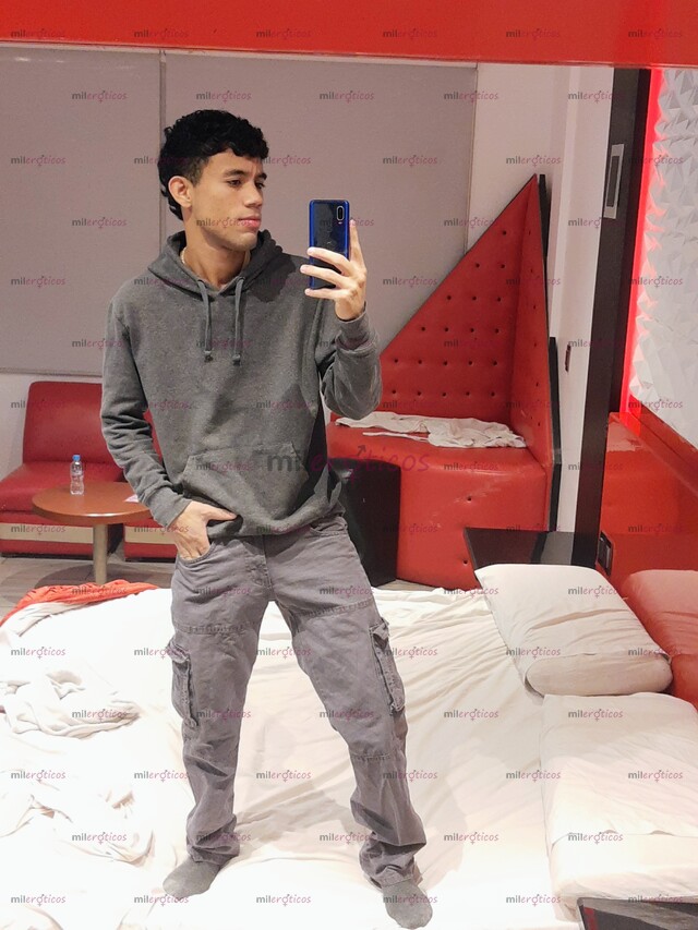 FOTOS DE UN CHICO DE 22 PARA TI CON BUENA VERGA VENEZOLANO CON BUENA ENERGÍA Y GANAS