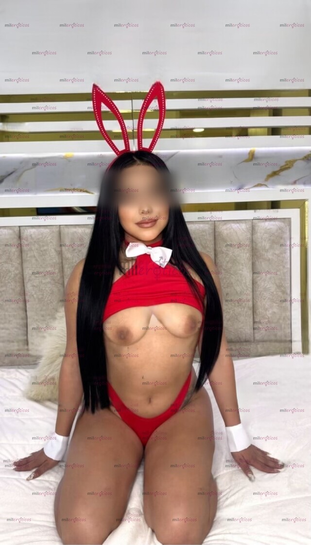 FOTOS DE CATALINA SANTOS CABELLO NEGRO LARGO CARA ANGELICAL