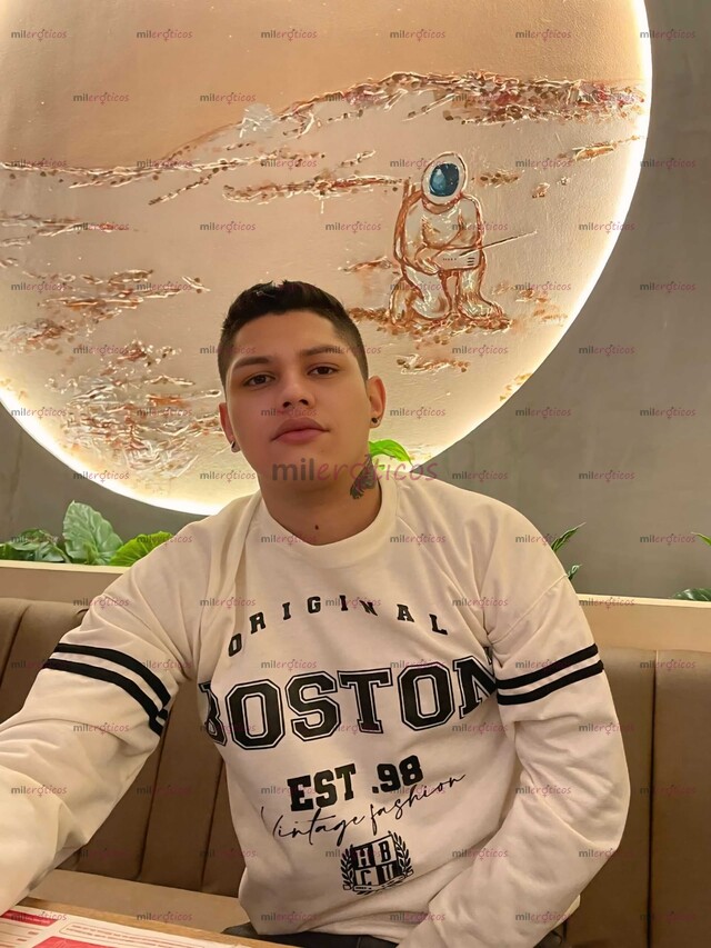 FOTOS DE CHICO ENLA CIUDAD PARA DARTE EL MEJOR PLACER CON MASAJE CULO CUERPO RICO COLÁGEN