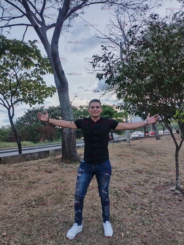 FOTOS DE JOVEN, DISPUESTO A CUMPLIR LINDAS FANTASÍAS, JOVEN ASEADO, EDUCADO COMPLACIENTE,
