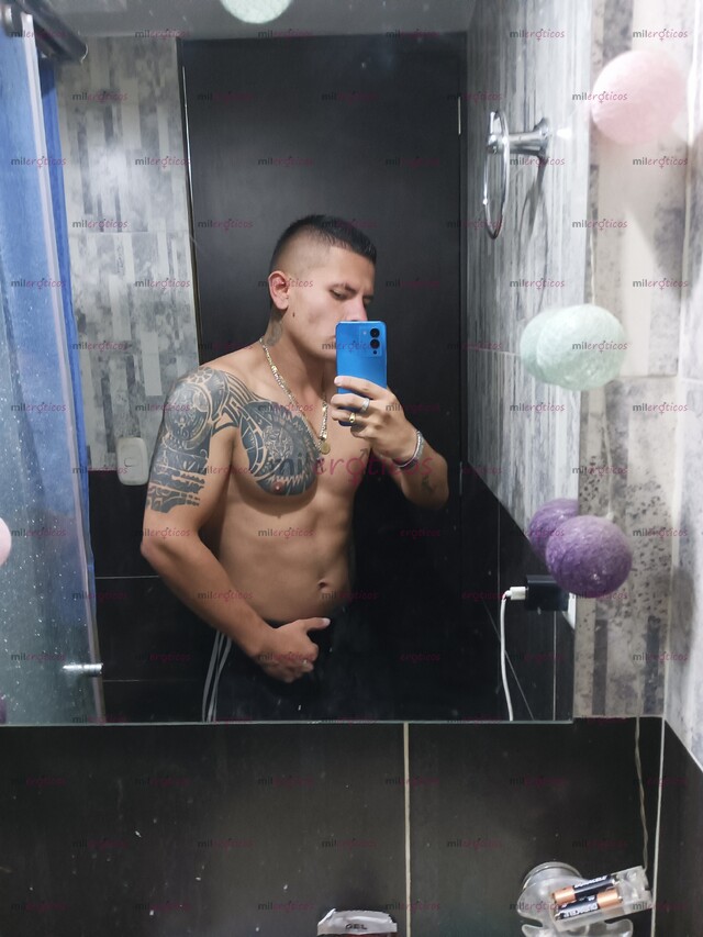 FOTOS DE MACHO MORENO TATUADO MUSCULOSO ARRECHO Y BIEN LECHERO VEN Y DISFRUTA COMPLACERTE