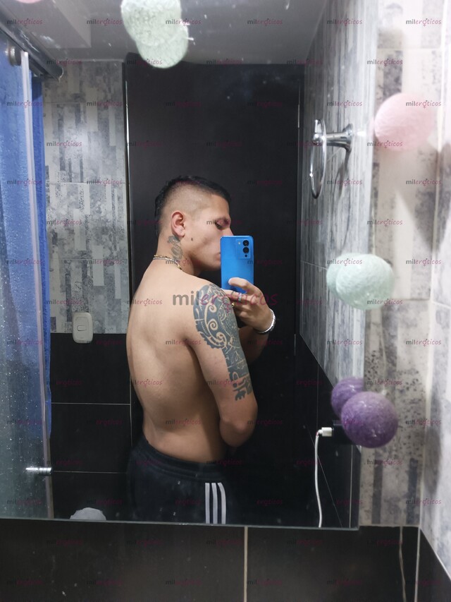 FOTOS DE MACHO MORENO TATUADO MUSCULOSO ARRECHO Y BIEN LECHERO VEN Y DISFRUTA COMPLACERTE