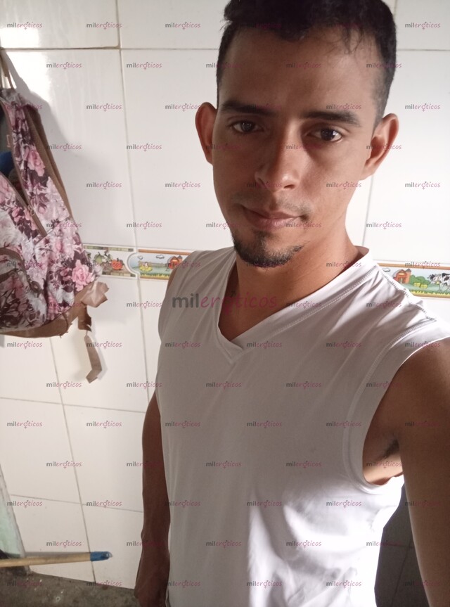 FOTOS DE HOLA SOY UN MORENO DISPUESTO A COMPLACERTE EN LO QUE QUIERAS