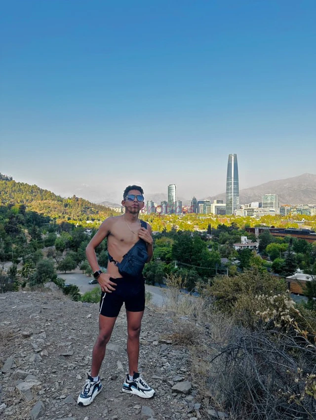 Hola soy un chico de 22 anos moreno delgado mido 1 70 cm24 cmme gusta dominar y follar duro hasta prenar culos me encanta ver como se ahogan chupando...