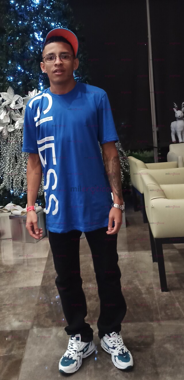 FOTOS DE CHICO CON MENTE ABIERTA DISPUESTO A COMPLACER TU NECESIDAD HACER TRÍOS