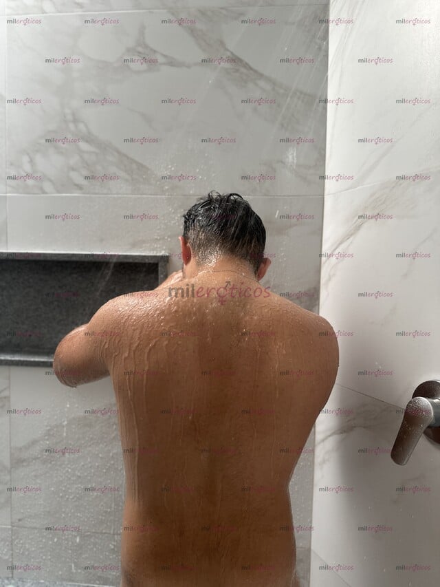 FOTOS DE CHICO DE GIMNASIO BIEN CALIENTE Y INTER DISPUESTO HACERTE GOZAR