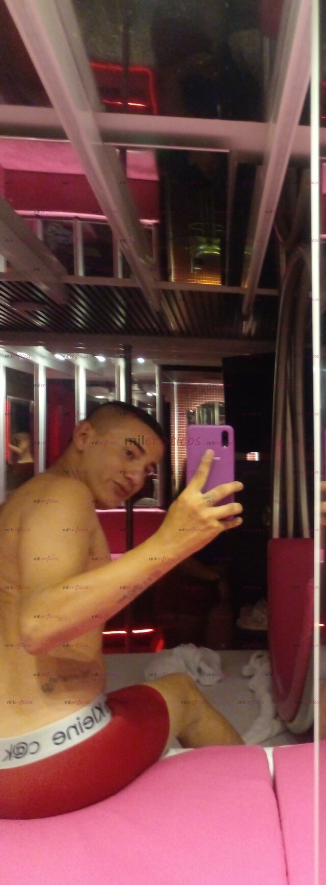 FOTOS DE JOVEN DISCRETO DOTADO Y MAMADOR DISPUESTO A COMPLACERTE