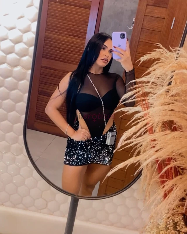 Oi amorzinhos sejam bem vindos ao meu perfil sou a gabizinha modelo a mais de 3 anos na categoria virtual sou gostosa de peitao bundao e bucetinha mor...