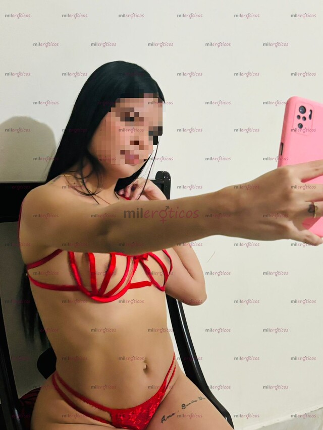 FOTOS DE SOFIA FLACA HERMOSA CON CUERPO DE SIRENA LLEGA A LA CIUDAD