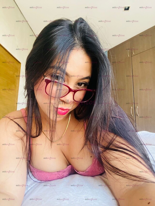 FOTOS DE CALIENTE CON HERMOSA CURVAS TRATO DE NOVIOS CON BESOS Y CARICIAS