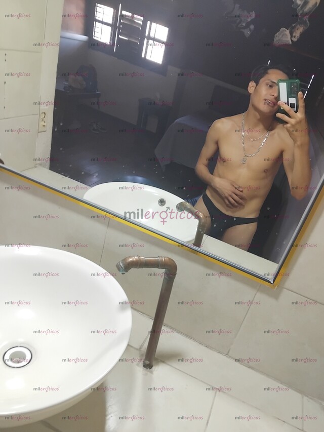 FOTOS DE JOVEN GUAPO VERGON 22CM. MANIACON FETICHISTA Y COMPLACIENT