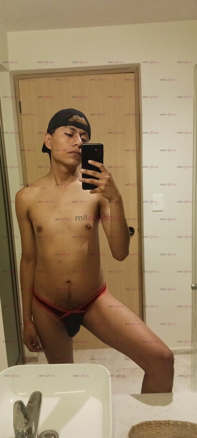 FOTOS DE JOVEN MORENO DELGADO PASIVO Y SUPER PUTITO