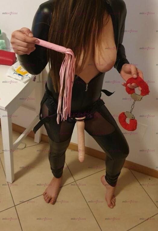 FOTOS DE VIDE DEA ITALIANA 24 ANNI PER SCHIAVI FETICISTI E AMANTI DELLO STRAP