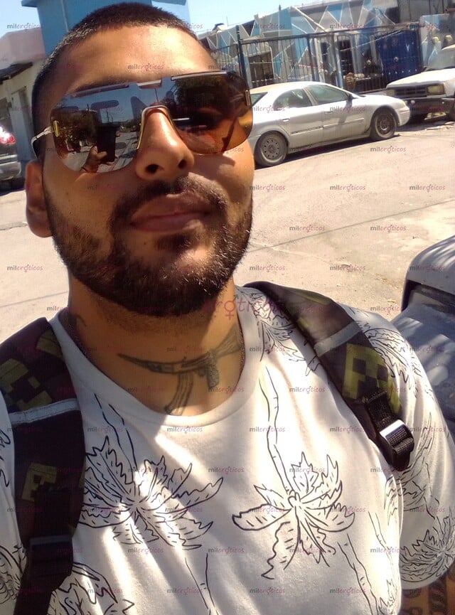 FOTOS DE ESTOY DISPONIBLE PARA CUMPLIR TUS FANTASÍAS SOY UN JOVEN MORENO ALTO Y TATUADO