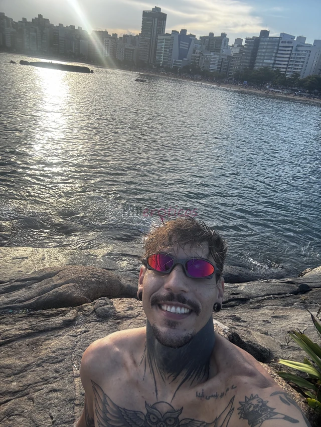 Novinho tatuado olhos verdes viciado em mamada e comer cuzinho vendo pack de videos e fotos 18 realizo fetiches 1 85 de altura pes 43 adoro gozar dent...