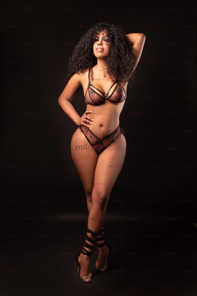 FOTOS DE DOMINICANA CUERPO NATURAL PELO CHINO ,PIEL MORENA CACHONDA