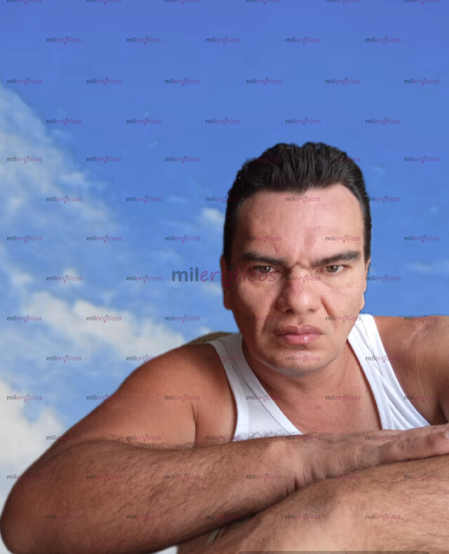 FOTOS DE MACHO COSTEÑO, FORNIDO, VETERANO, VERSÁTIL ACTIVO, DOMINANTE Y MUY COMPLACIENTE.