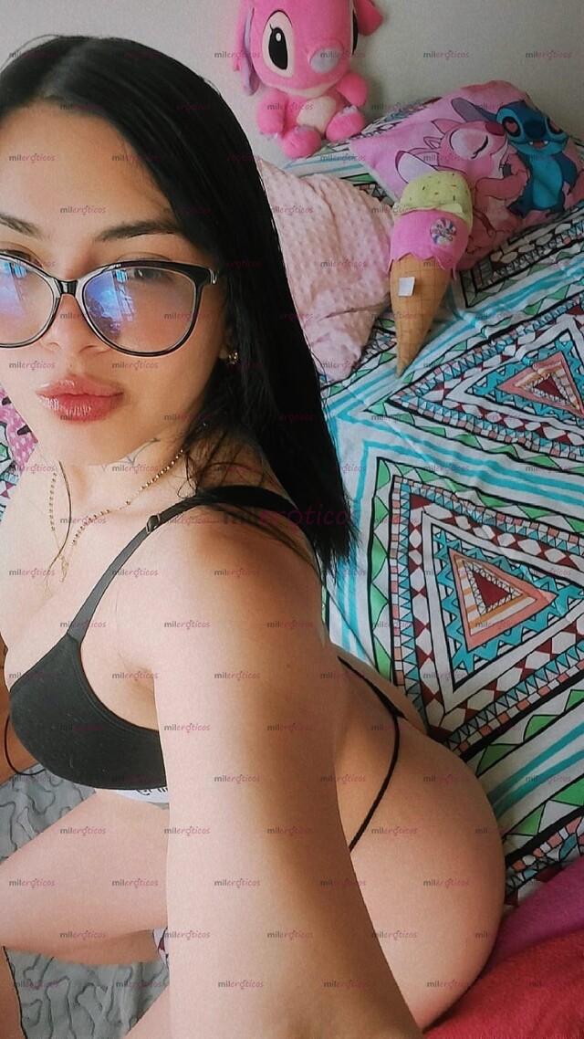 FOTOS DE VICTORIA SEXI , JUGUETONA CARITA HERMOSA !!