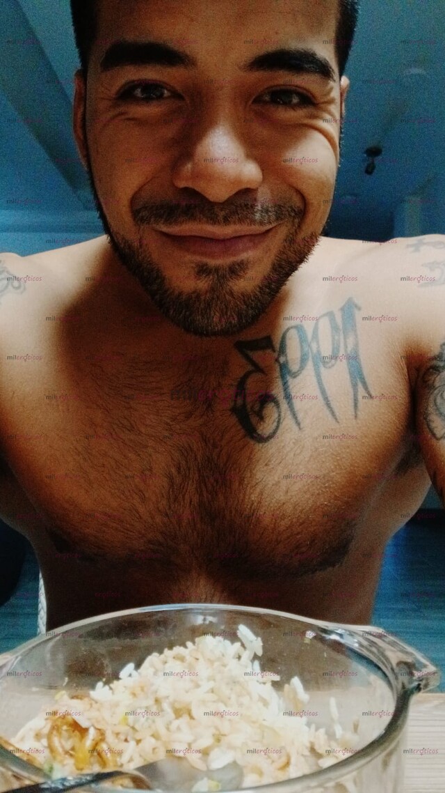 FOTOS DE HOMBRE COMPLACIENTE DE 30 AÑOS , FIT , DE MUY BUEN CUERPO , (18 CM )