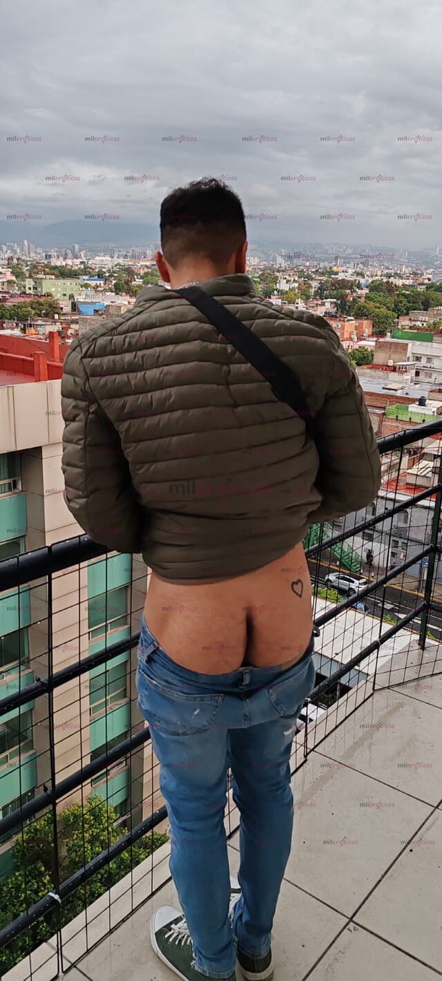 FOTOS DE CULITO DE MACHO AGUANTADOR, NALGONCITO Y VERGÓN, SIEMPRE COMPLACIENTE