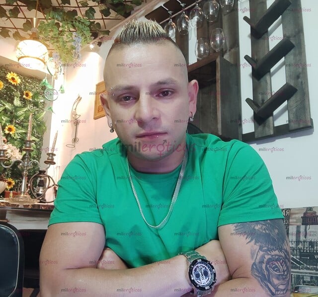 FOTOS DE JOVEN HETERO DISPUESTO A COMPLACERTE DELA MEJOR MANERA COMO LO DESEES