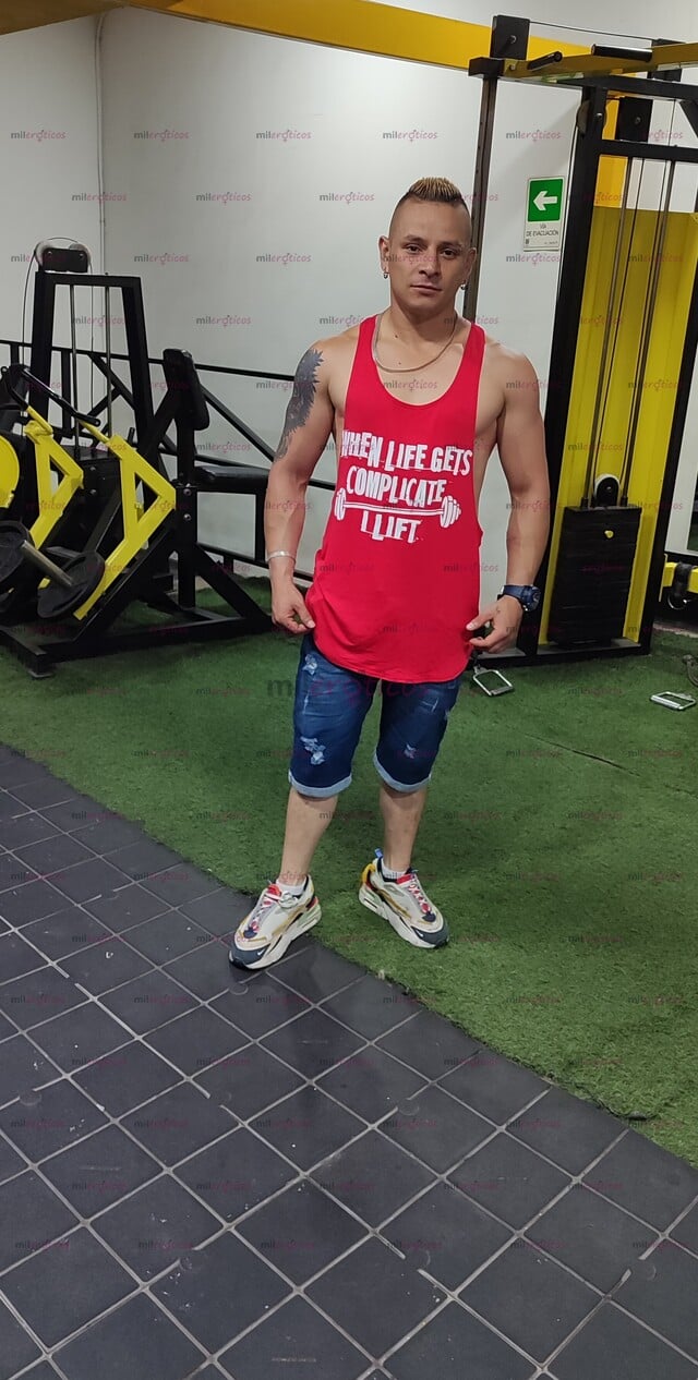 FOTOS DE JOVEN HETERO DISPUESTO A COMPLACERTE DELA MEJOR MANERA COMO LO DESEES