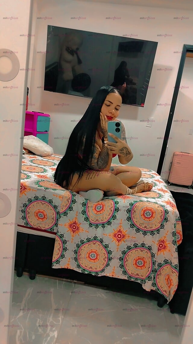 FOTOS DE HERMOSA CHICA VIP CON VAGINA JUGOSA Y ESTRECHITA