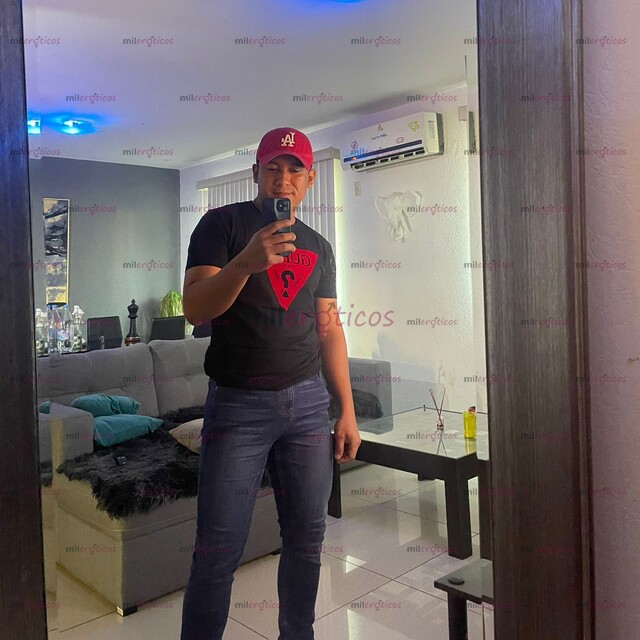 FOTOS DE CHAVO CALIENTE Y MUY COMPLACIENTE DISPONIBLE PARA TI