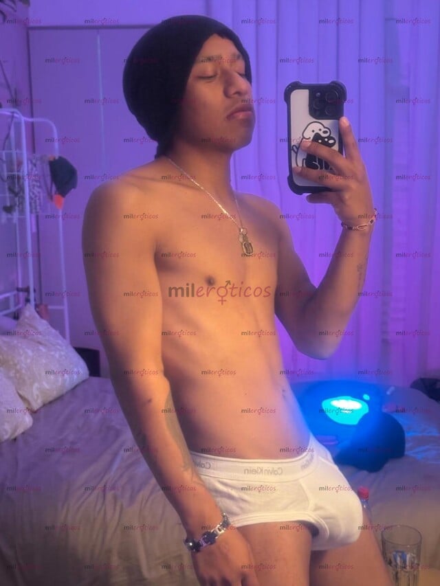 FOTOS DE SEXUALMENTE ACTIVO Y NO TEME TOMAR EL CONTROL, MOSTRANDO SU LADO MÁS DOMINANTE
