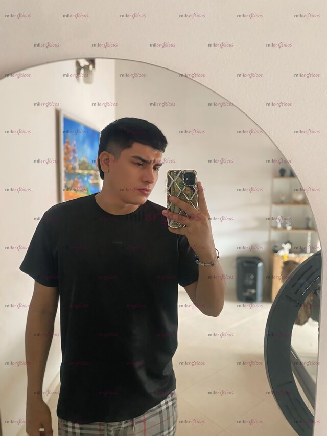 FOTOS DE JOVEN RELAJADO SERIO, CON GANAS DE HACER LO QUE MÁS TE GUSTA